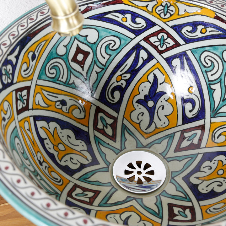 Ceramic washbasin for the bathroom