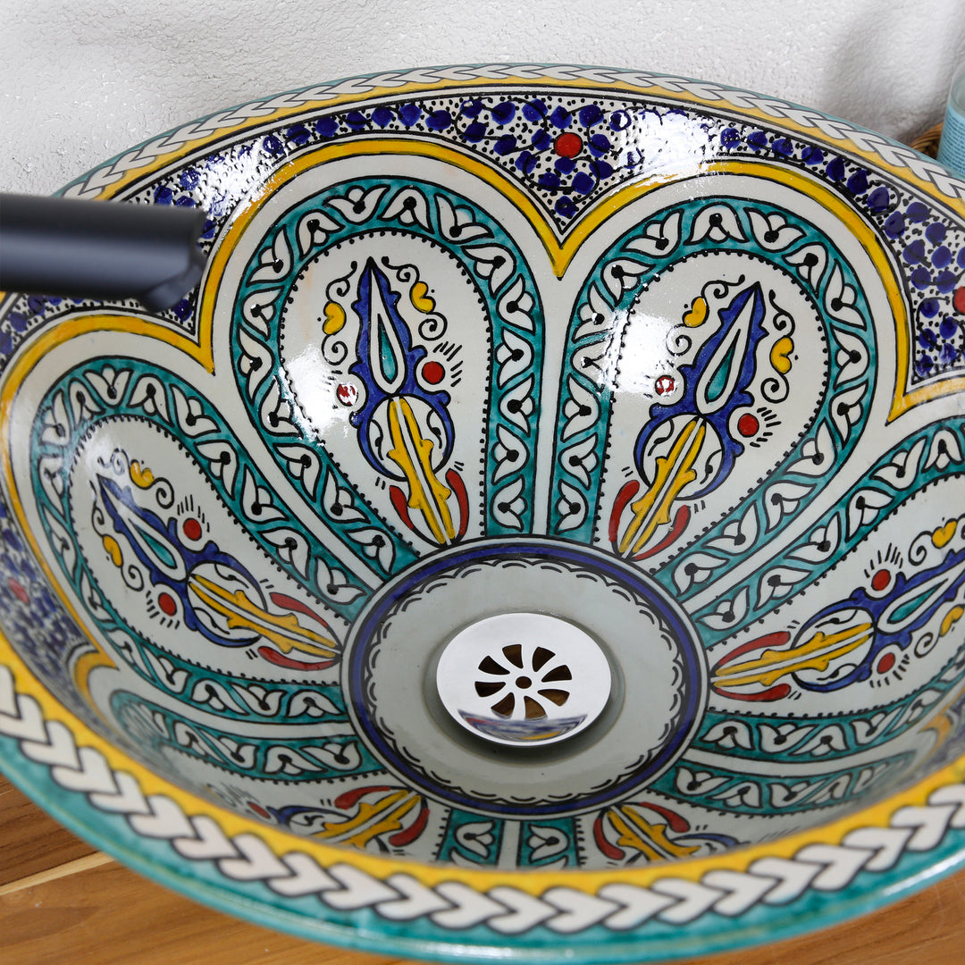 Ceramic washbasin for the bathroom