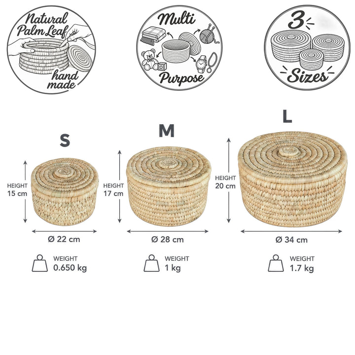 Palm-leaf baskets with lids: S Ø 22 × 15 cm, 3.5 liters; M Ø 28 × 17 cm, 7 liters; L Ø 34 × 20 cm, 15 liters capacity.