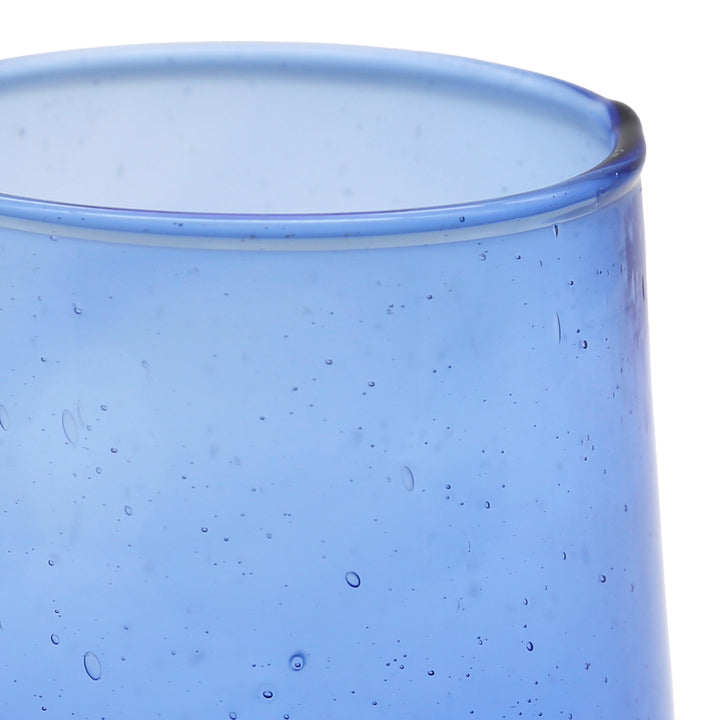 Long drink glasses made of recycled glass – with a light structure and a modern look