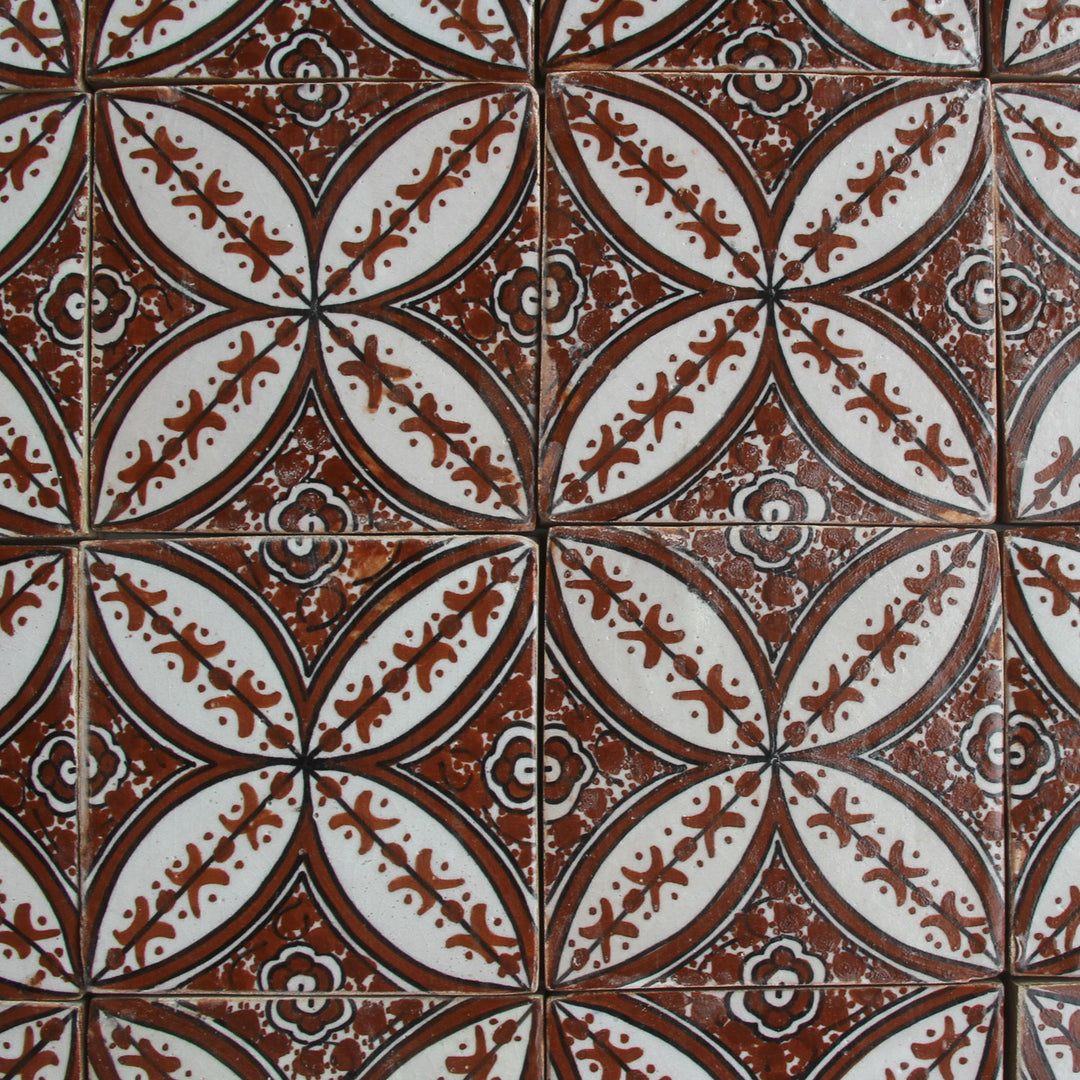 Hand-painted tile – Mediterranean country house ceramics